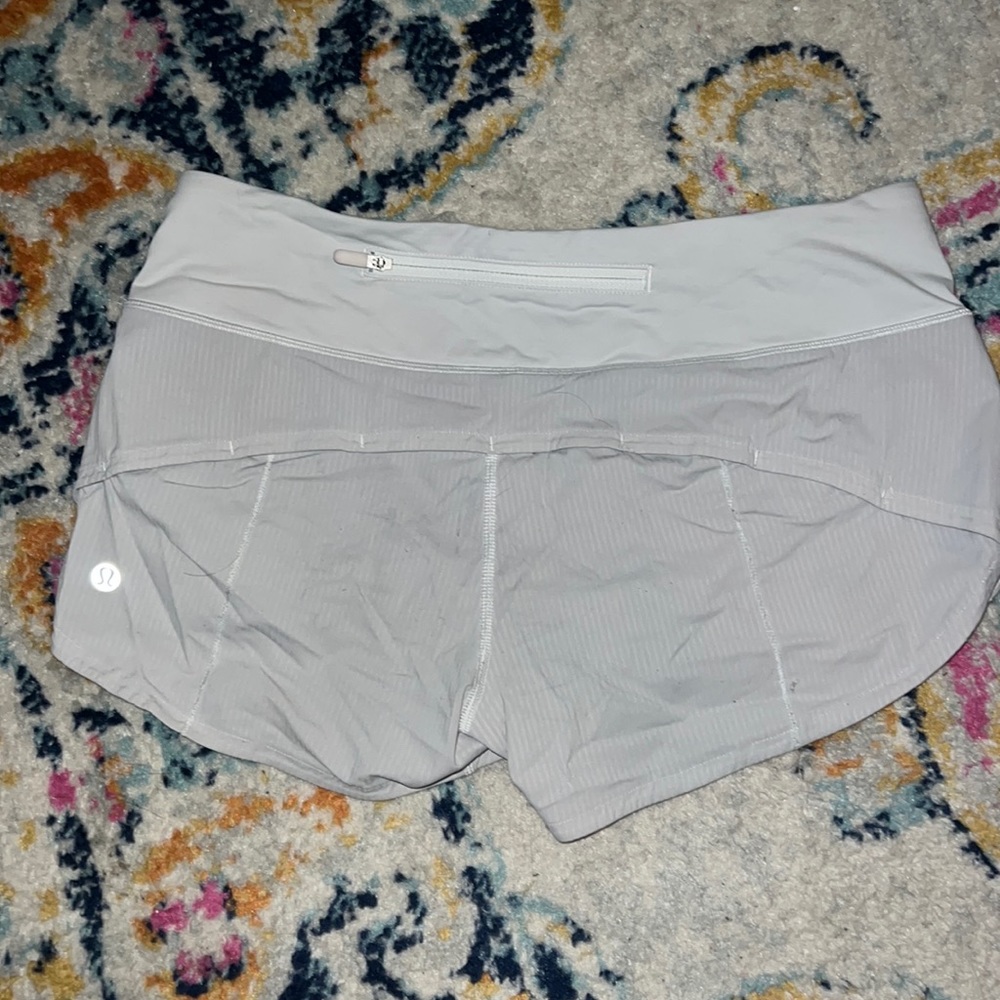 Lululemon white speed up shorts size